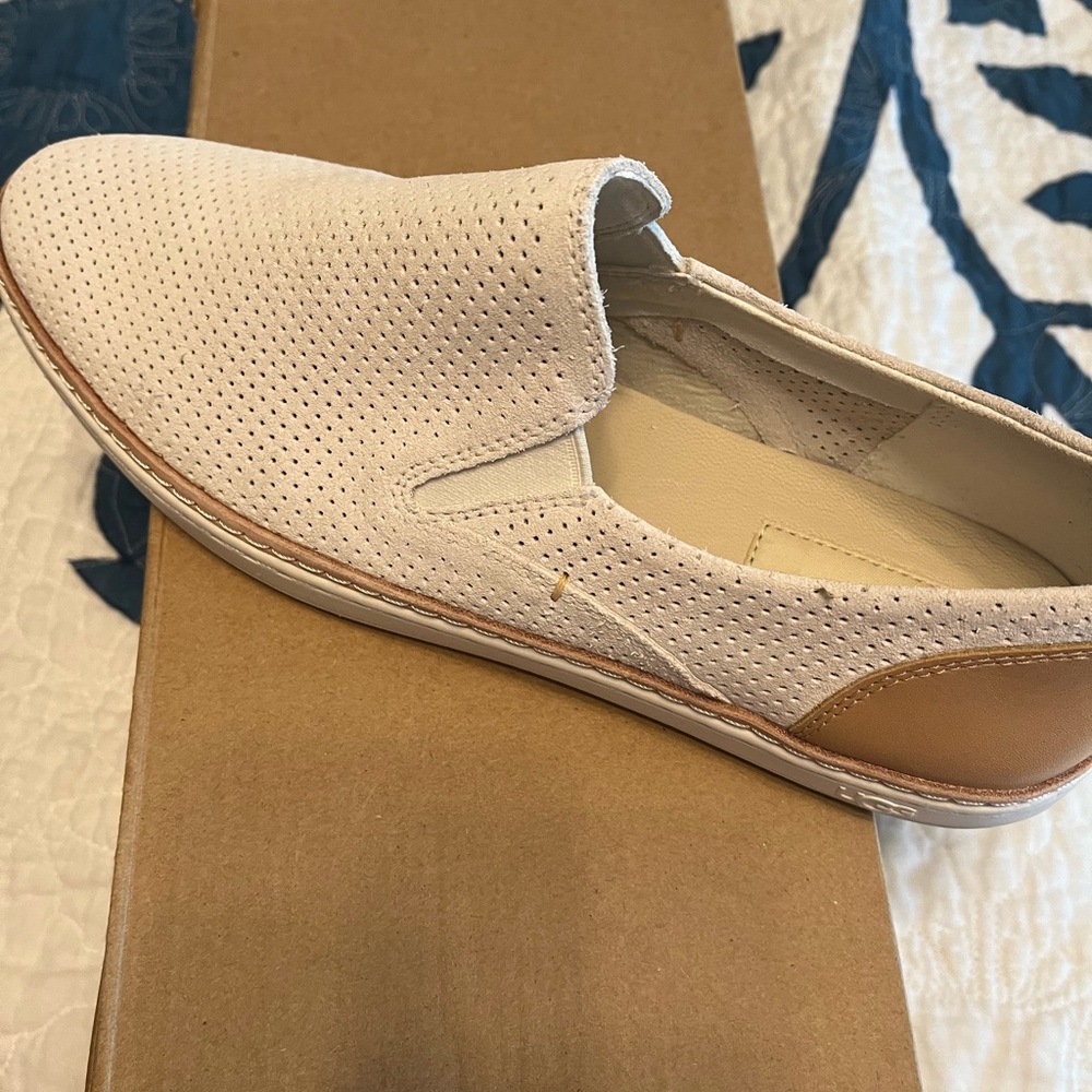 Nib. Ugg slip ons